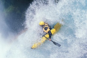 C罗训练中与小球迷互动温馨一刻，c罗小球迷感动瞬间