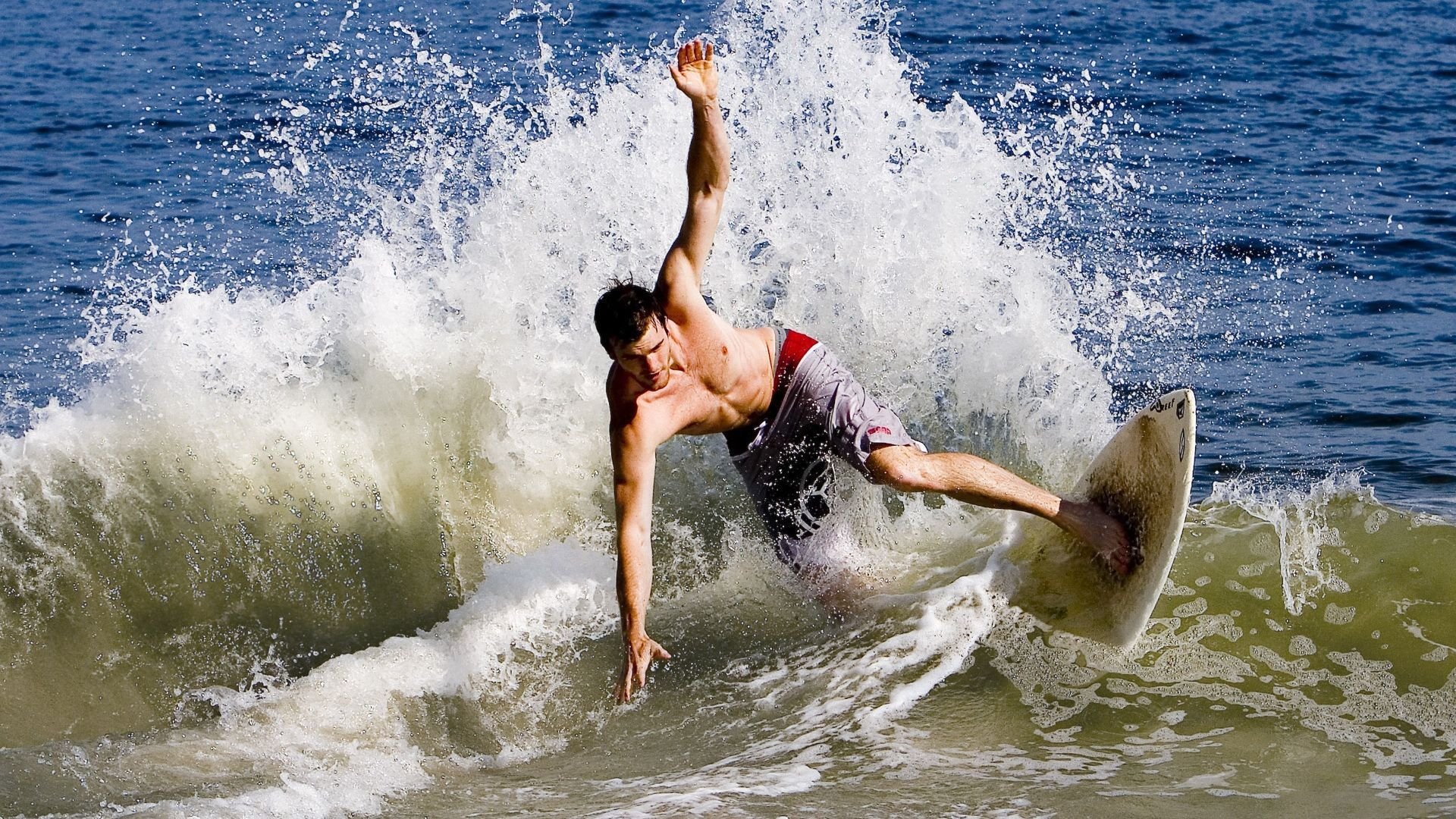 “尼古拉斯·桑特基的领导力与冷静决策，为美洲狮队打下坚实基础”